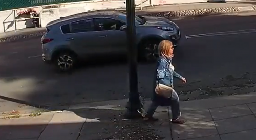 Oakland Woman Gets Mugged