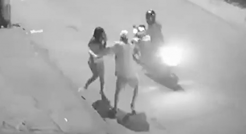 Girl Fights For Her Purse