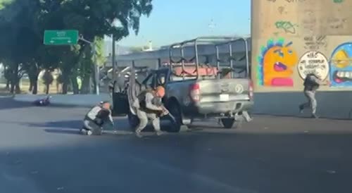 Rio Police Capture 2 Guys That Were Trying to Steal a Vehicle