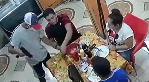 Diners Robbed By Armed Thugs In Ecuador
