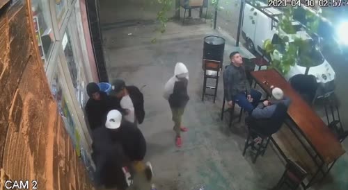 Dude Cornered By Gang, Beaten, Stabbed & Robbed In El Salvador
