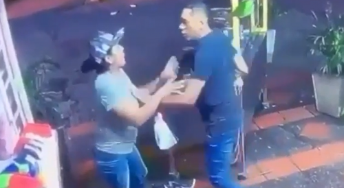 Brave Colombian Woman VS Armed Robber