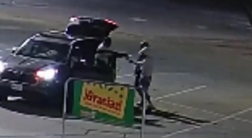 Texas: Several young men carjack one man after asking for $1