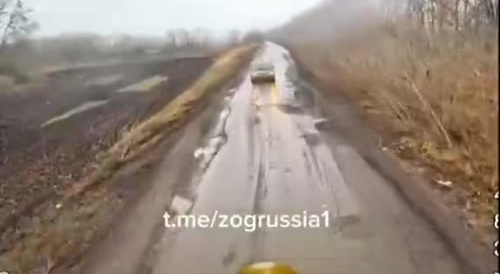 Russian drone gives 2 Ukrainian soldiers directions on the road