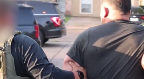 "Human Smuggler" is Chased by Texas Troopers